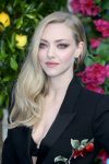 Amanda Seyfried Sexy Cleavage