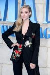 Amanda Seyfried Sexy Cleavage