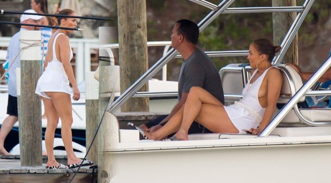 Jennifer Lopez – Braless Candids in Bahamas