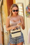 Kimberely Garner Sexy Ass In Shorts