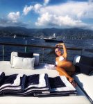 Kourtney Kardashian Sexy Thighs