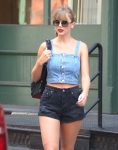 Taylor Swift Leggy