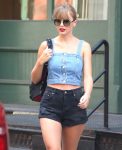 Taylor Swift Leggy