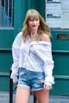Taylor Swift Sexy Legs