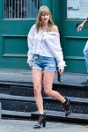 Taylor Swift Sexy Legs