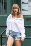Taylor Swift Sexy Legs