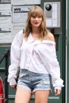Taylor Swift Sexy Legs