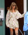 Taylor Swift Sexy Legs And Boots