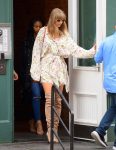 Taylor Swift Sexy Legs And Boots