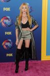 Katherine Mcnamara Sexy At Teen Choice Awards