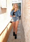 Peyton Roi List Sexy Legs