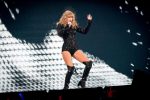Taylor Swift Leggy On Stage In Toronto