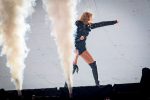 Taylor Swift Leggy On Stage In Toronto