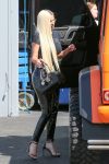 Kylie Jenner Sexy Curvy Body