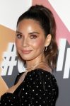 Olivia Munn Sexy Cleavage