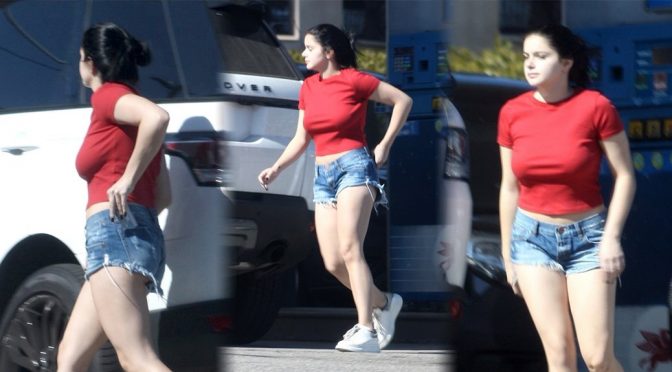 Ariel Winter – Braless Candids in Studio City