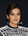 Hailee Steinfeld Sexy Long Legs
