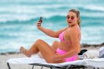 Iskra Lawrence Sexy Body In A Pink Bikini