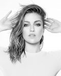 Lili Simmons Sexy Body