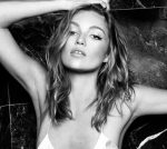 Lili Simmons Sexy Body
