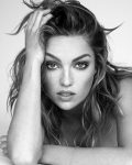 Lili Simmons Sexy Body