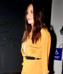 Olivia Munn Sexy Cleavage