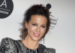 Kate Beckinsale Sexy Legs