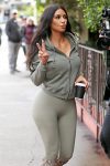Kim Kardashian shows hot body wearing tight pants