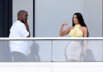 Kim Kardashian Sexy Curves
