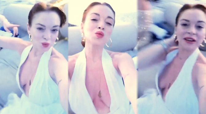 Lindsay Lohan – Nip Slip Video