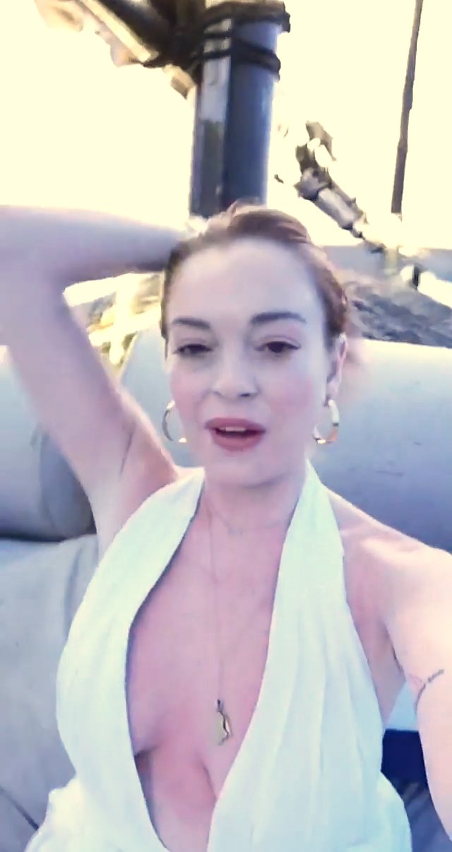 Lindsay Lohan - Nip Slip Video. 