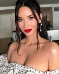 Olivia Munn Sexy Cleavage