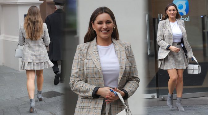 Kelly Brook – Candids in London