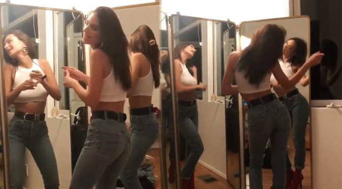 Emily Ratajkowski – Sexy Dance VIdeo