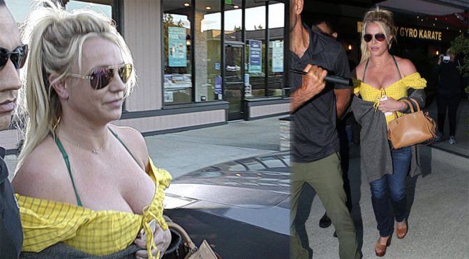 Britney Spears – Sexy Cleavage in Agoura Hills