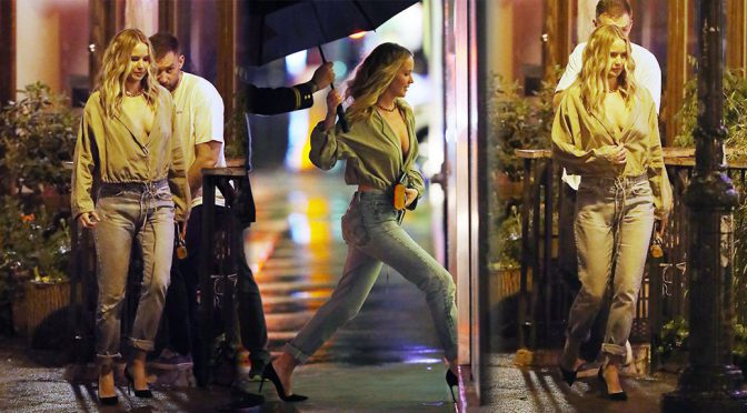 Jennifer Lawrence – Sexy Braless Cleavage in New York