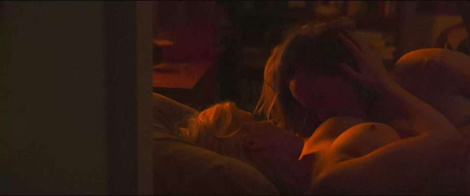 Kate Mara & Ellen Page Lesbian Scene.