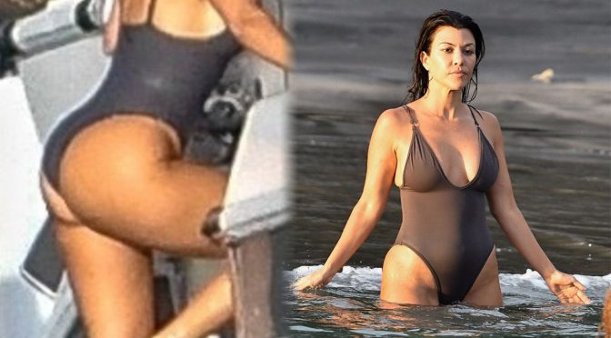 Kourtney Kardashian – Swimsuit Candids in Costa Rica