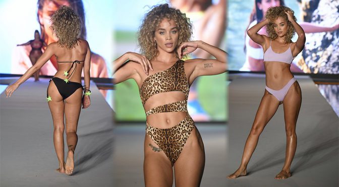 Jasmine Sanders – 2019 Sports Illustrated Swimsuit Runway Show at Miami Swim Week