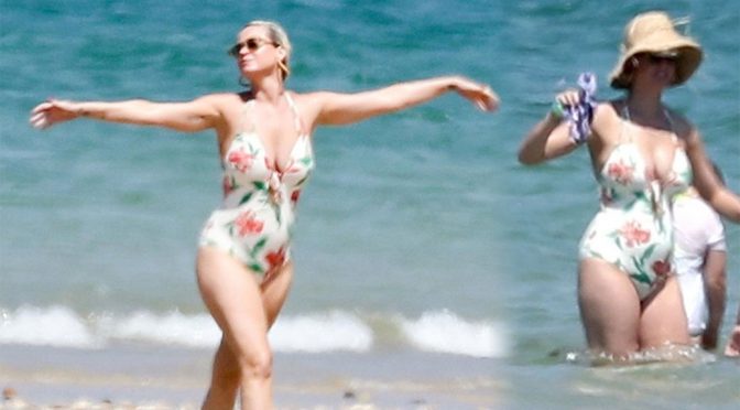 Katy Perry – SWimsuit Candids on the Beach in Ile de Re in France