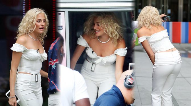 Pixie Lott – Sexy on The One Show in London