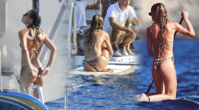 Doutzne Kroes Sexy Ass In Thong Bikini