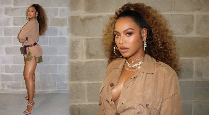 Beyonce – Braless Cleavage at  Made In America festival