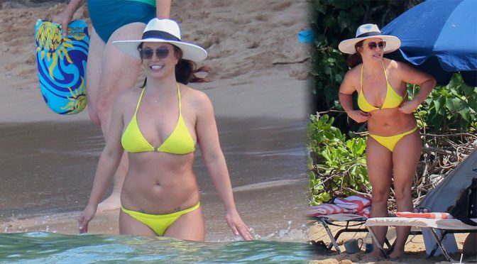 Britey Spears – Sexy Yellow Bikini Candids
