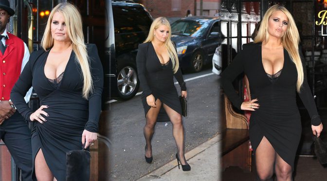 Jessica Simpson – Sexy Huge Boobs Candids in New York