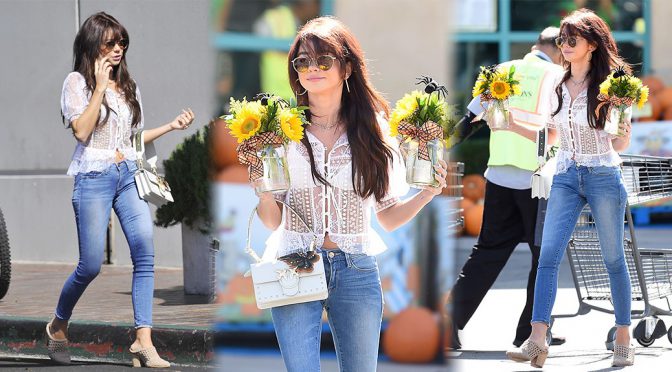 Sarah Hyland – Sexy Casual Candids in Los Angeles