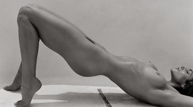Cindy Crawford – Nude Photoshoot By Herb Ritts (NSFW)