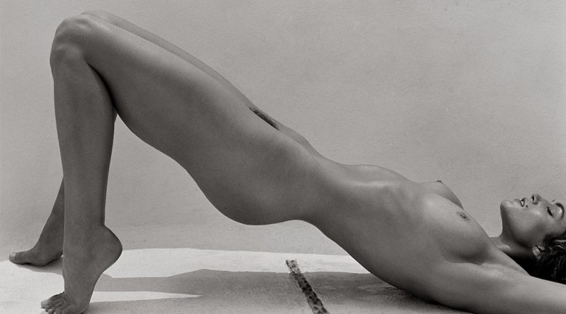 Cindy Crawford – Nude Photoshoot By Herb Ritts (NSFW)