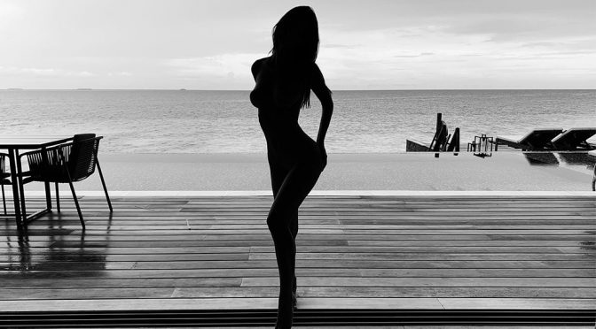 Emily Ratajkowski – Naked Silhouette Photoshoot