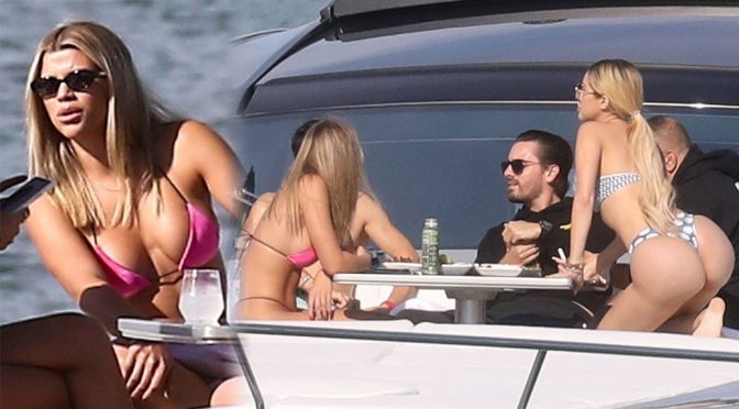 Sofia Richie – Sexy Boobs in Bikini on a Yacht in Miami